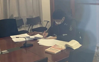 信安駐校保安到交大碩士：所有逆襲的背后，都是堅持的力量
